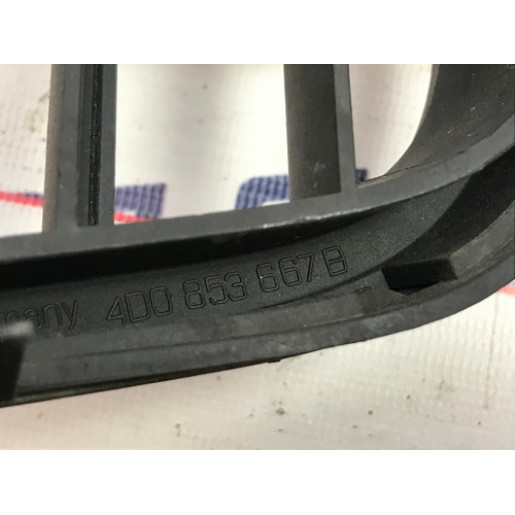 Решетка переднего бампера Audi A8 (4D) 1994-2002 4D0853667B